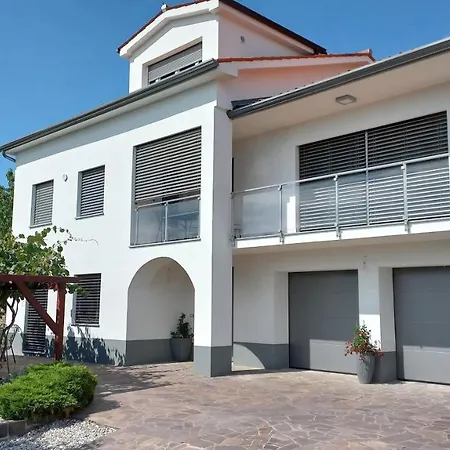 Apartma Nona Roza * Zgornje Skofije